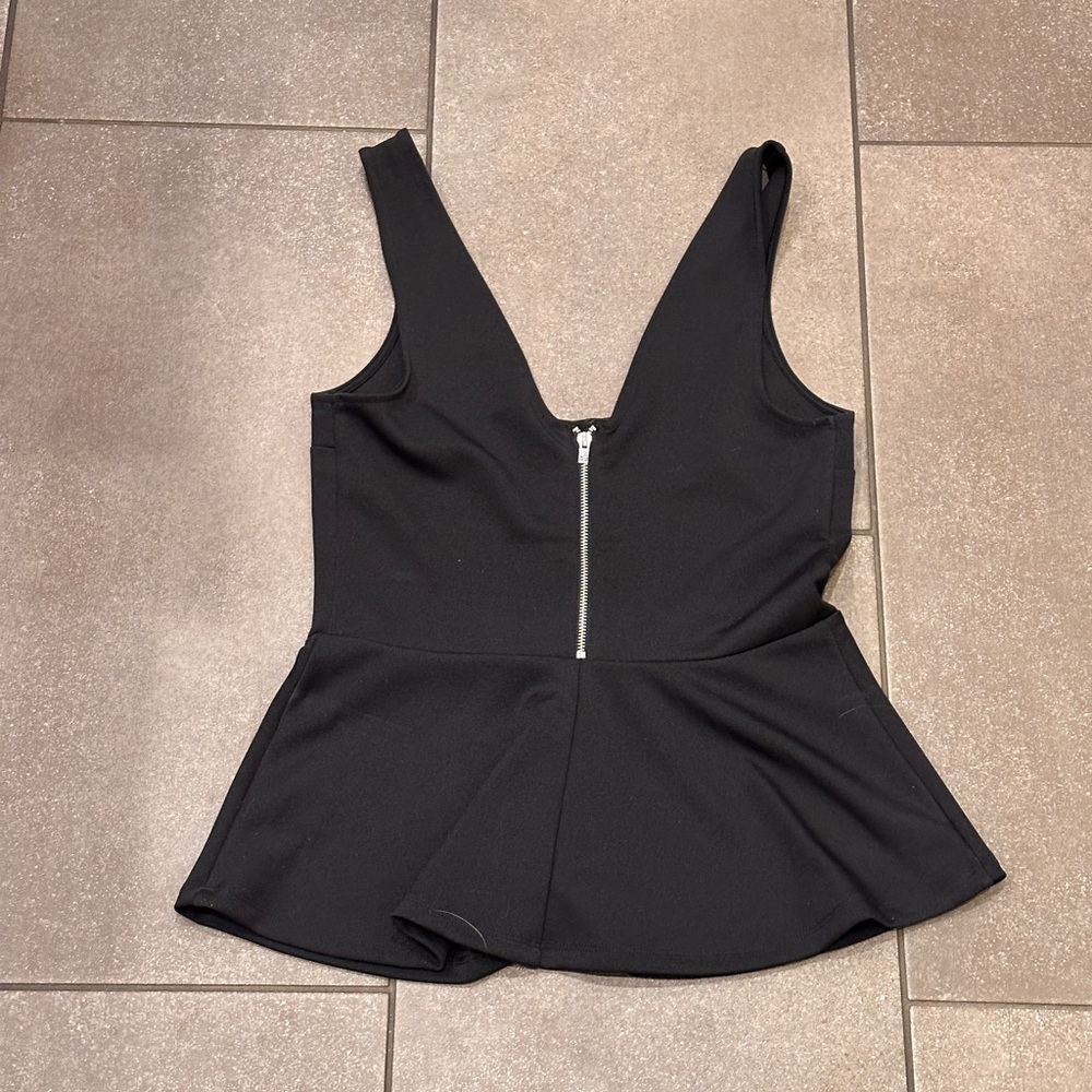 ❤️ EXPRESS Black Sleeveless Peplum Top - Mesh V-Neck Bust Zipper Back